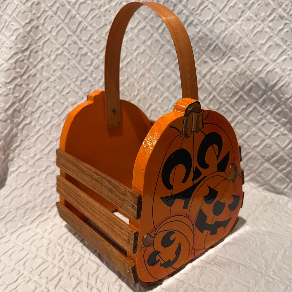 Vintage Pumpkin/jack-o’-lantern wood basket